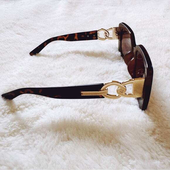 Camille Tortoise Brown Oversized Square Sunglasses - Picture 4 of 11